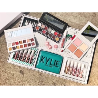 kylie Don’t Open Till Christmas Kit