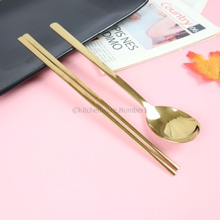KITCHENWARE_NUMBER1 ชุดช้อนตะเกียบเกาหลีสแตนเลส ด้ามจับแบน (สีทอง) // แพคสีฟ้า พรีเมี่ยม100%