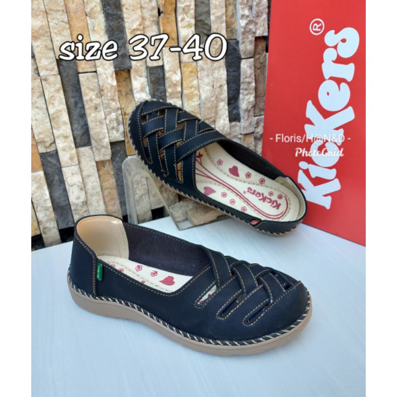 รองเท้าตาข่าย Kicker