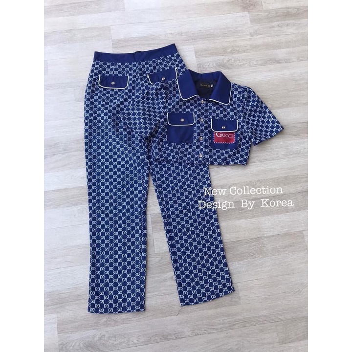 Vip  Exclusive tag BRT  👗 เซ็ต 2 ชิ้น เสื้อครอปคอปกแขนตุ๊กตา เนื้อผ้าหนาทอลายแบรนด์ดัง ด้านหน้าแต่งก