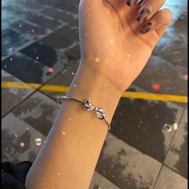 สร้อยข้อมือ ประดับโบว์ สามารถปรับได้ เข้ากับทุกการแต่งกาย แบบเรียบง่าย สําหรับนักเรียนหญิง