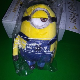 พวงกุญแจมินเนียน TAKARA TOMY Minions Stuart