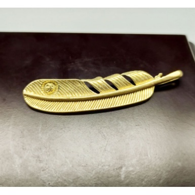 ทองเหลืองสดใสทําเก่า Takahashi Goro Feather พวงกุญแจสร้อยคอจี้โชคดีบุคลิกภาพกระเป๋าจี้