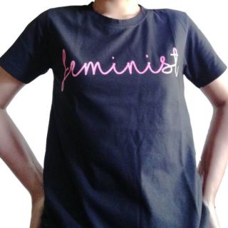 เสื้อยืด feminist สนับสนุนสิทธิสตรี