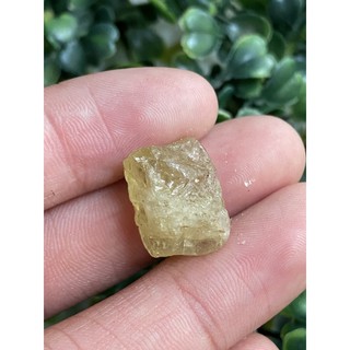 (E) พลอยดิบแท้ เยลโล่ อพาไทร์(Yellow Apatite)พลอยธรรมชาติ 100% น้ำหนัก 24.50 กะรัต