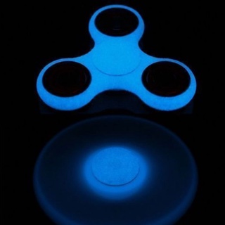 พร้อมส่ง ของเล่น Tri-Spinner Fidget Hand Finger Spinner สีน้ําเงินเข้ม