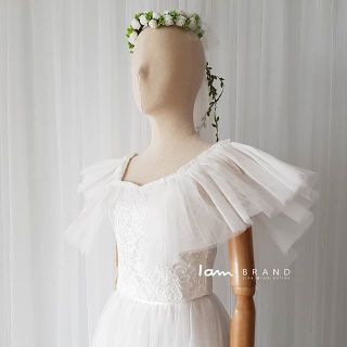 Floral tulle top (เสื้อเปิดไหล่ลูกไม้นิ่ม)