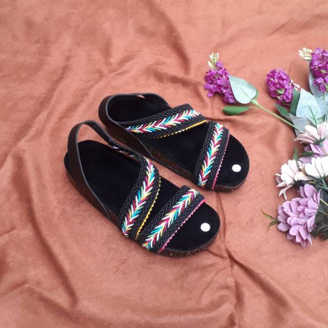 Ssb - รองเท้าแตะ DATE