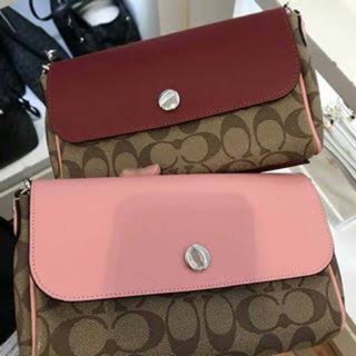 New coach ruby ฝากลับใช้ได้2ด้าน 2สีค่ะ