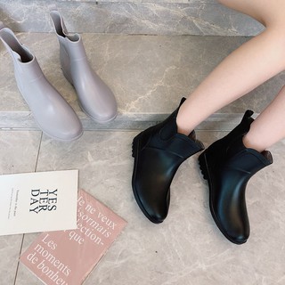 Rain boots แฟชั่นฤดูหนาวรองเท้ากันฝนสไตล์เกาหลีผู้หญิงรองเท้าบูทมาร์ตินกันลื่นสวมใส่ด้านนอกผู้ใหญ่ท่อสั้นกันน้ำรองเท้า