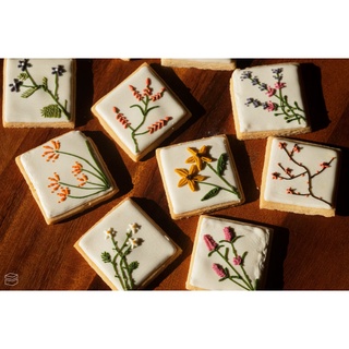 Flower cookies คุกกี้น้ำตาล คุกกี้เนย คุกกี้บัตเตอร์วานิลลา คุกกี้ไอซิ่ง 4x4 ซม. จำนวน 8 ชิ้น