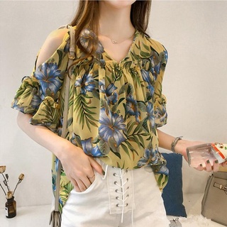 🔥พร้อมส่ง🔥 เสื้อชีฟองสตรีฤดูร้อนใหม่สไตล์เกาหลีแฟชั่นเสื้อหลวมแขนสั้นเปิดไหล่เสื้อลายดอกไม้