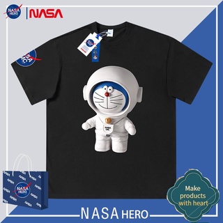 แขนสั้นcrew neck♠NASA Doraemon การ์ตูนฤดูร้อนแขนสั้นเสื้อยืดผู้ชายผ้าฝ้ายหลวมสบายๆอินเทรนด์ ins คู่ครึ่งเสื้อผ้าS-XXXXL