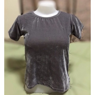 เสื้อกำมะหยี่คอกลม