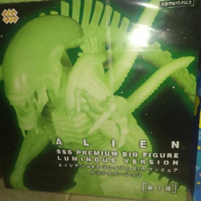 SSS Premium Figure Luminous Version Alien