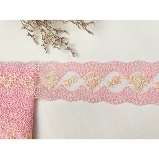 ลูกไม้ตกแต่ง ลูกไม้สีชมพู ลูกไม้ปัก กว้าง 2 นิ้ว เมตรละ 40฿
