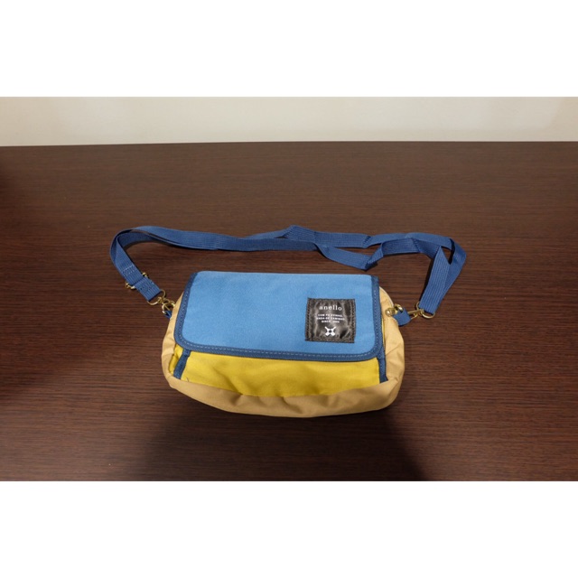 กระเป๋าใบเล็กของ Anello