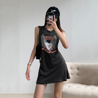 🍬Spot🍬Womens high street style t-shirt tops women ins tide 2021 new mid-length retro printing sleeveless vest women