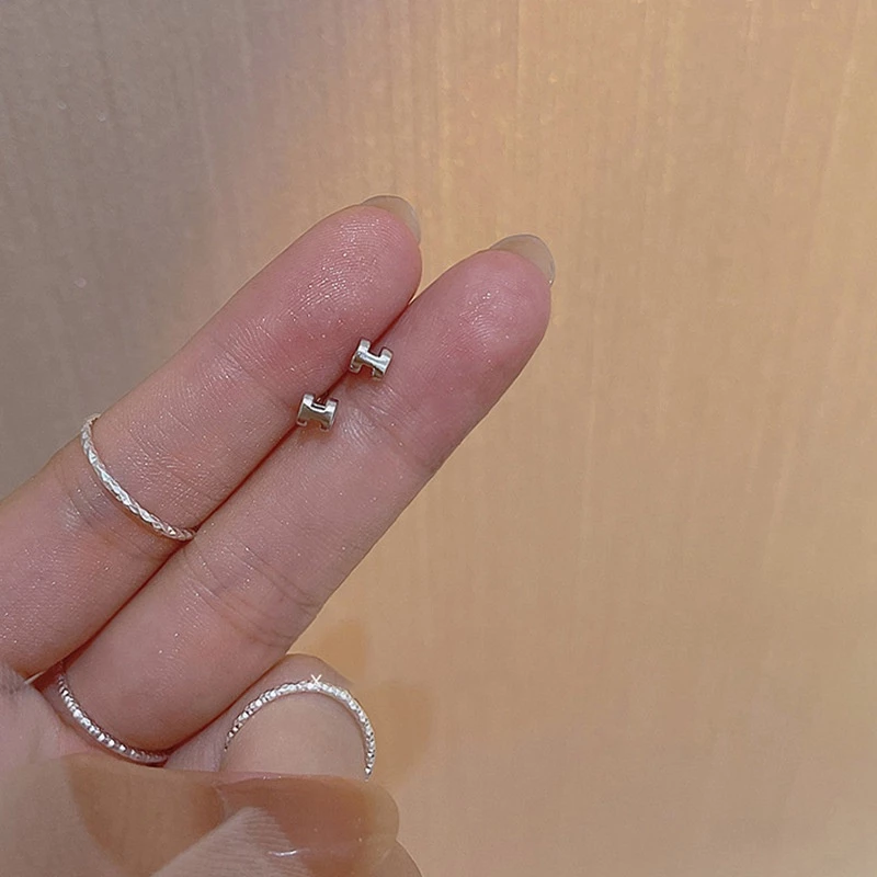 ต่างหูเงินแท้ S925 รูปตัวอักษร H มินิมอล สไตล์เกาหลี thumbnail 8