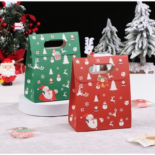 กล่องทรงถุงขนมลายคริสต์มาสXmasBox ChristmasBox(10ใบ) ขนาด15*8สูง19cmพร้อมสติ๊กเกอร์ปิดผนึกมีสีเขียวและแดง