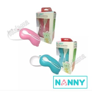 NANNY ชามป้อนอาหารเด็ก แบ่งช่องแบบมีฝาปิดพร้อมช้อน รุ่น N5751 สีชมพู หรือ ฟ้า