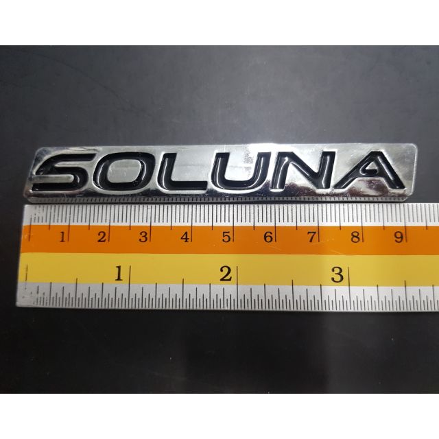 ^Logo Soluna ของรถ Toyota