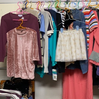 เสื้อผ้าแฟขั่นของลูกค้า ใน live เท่านั้น