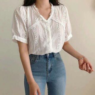 Pipoo lace 
🤤New in เสื้อลูกไม้ฉลุลายแขนสั้น