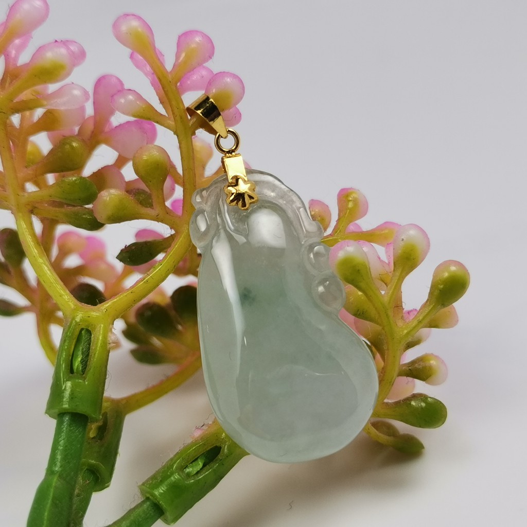 โปร่งแสงธรรมชาติ Jadeite Icy หยกมงคลรูปแตงโมจี้สร้อยคอ 18k Gold Buckle ClaspNatural Icy Pendant Yara