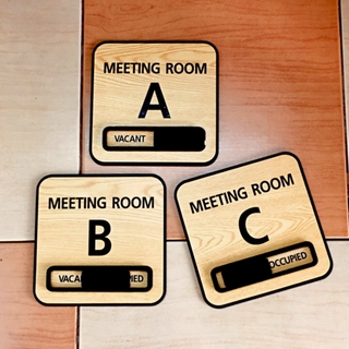 ป้ายห้องประชุม Meeting room ลายไม้ (รุ่นABC) แสดงสถานะการใช้ห้อง