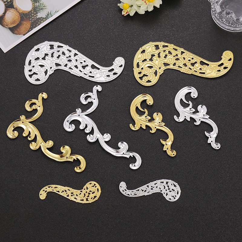 ขนาดใหญ่ขนาดเล็กรูปร่างดอกไม้พิเศษหูรูปร่างแผ่นเหล็กรูปร่างกรอบรูปแบบสมมาตรดอกไม้แผ่นยี่จทําเองกิ๊บวัสดุ QRZW