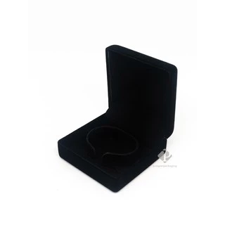 กล่องกำมะหยี่ สำหรับใส่กำไล นาฬิกา สร้อยข้อมือ ขนาด 9x9x4.5cm (code42กำไล)