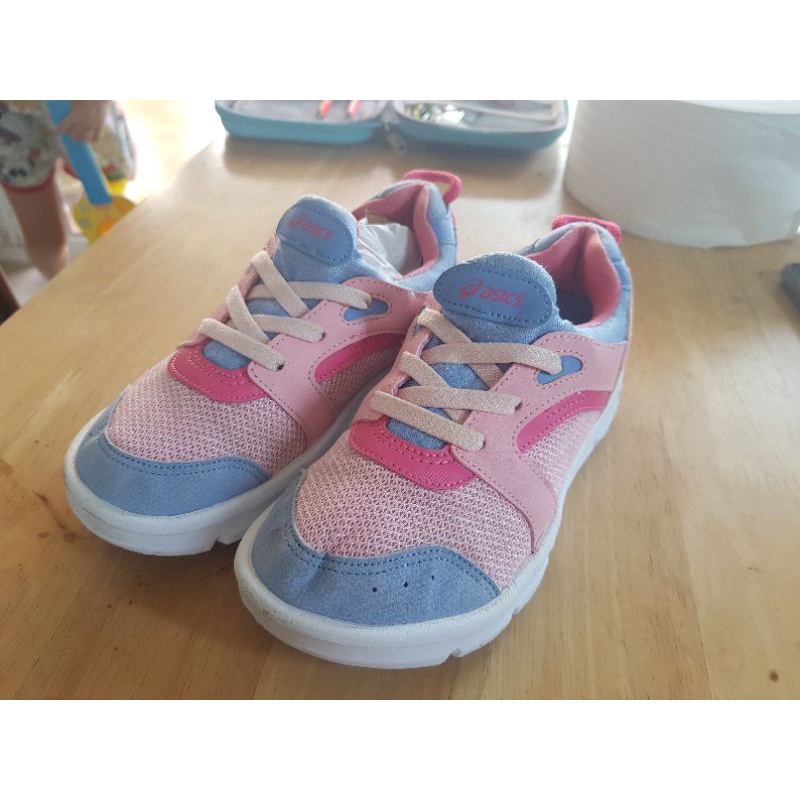 รองเท้าผ้าใบมือสองAsics