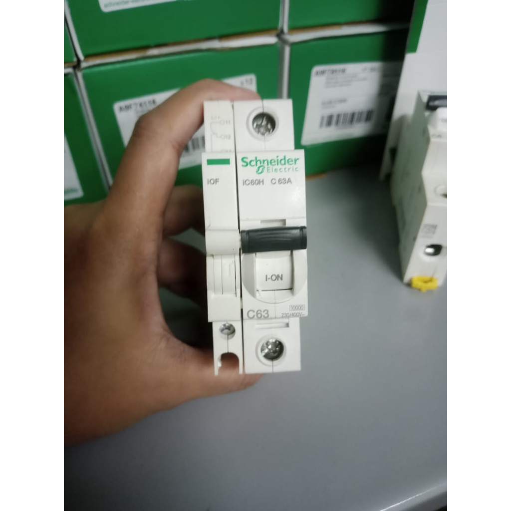 MCB 1P 63A IC60H SCHNEIDER ต้นฉบับ + สุดยอด A9A26924