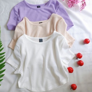 เสื้อครอปแขนสั้น คอกลมผ้าลายถักวาฟเฟิล