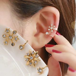 ต่างหูหนีบคริสตัลสีเงิน • Silver Crystal Ear Cuff