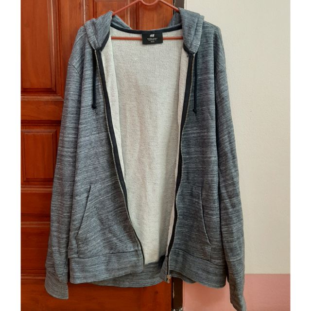 เสื้อฮู้ดแขนยาว H&M มือสอง