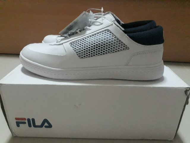 รองเท้า ผ้าใบ ฟีลา (FILA)