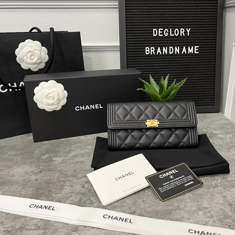 Chanel boy caviar wallet
