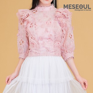 MESEOUL - เสื้อครอปลูกไม้คอตั้งแขน3/4 แต่งชั้นระบายไล่ระดับ