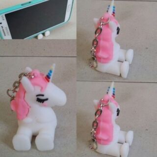 พวงกุญแจวางมือถือ ดึงขาออกมา เพื่อวางมือถือได้ค่ะ ลาย ม้าน้อย โพนี่ (My Little Pony)