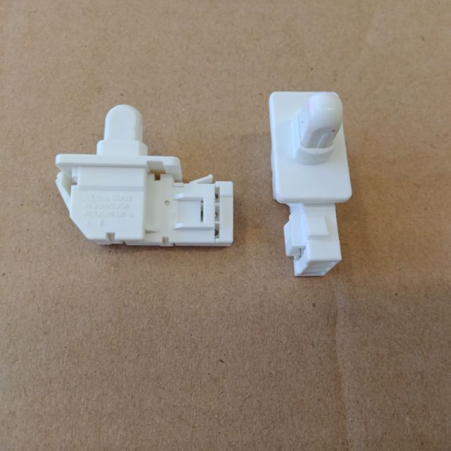 สวิตช์ประตูตู้เย็น SHARP HITACHI 3ขา