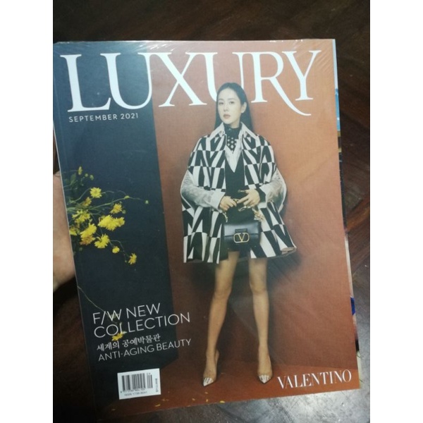 นิตยสารเกาหลี Luxury ปก Son Yejin Sep 2021 ซนเยจิน เนื้อหาภาษาเกาหลี มือหนึ่งในซีล *มุมมีตำหนินิดหน่