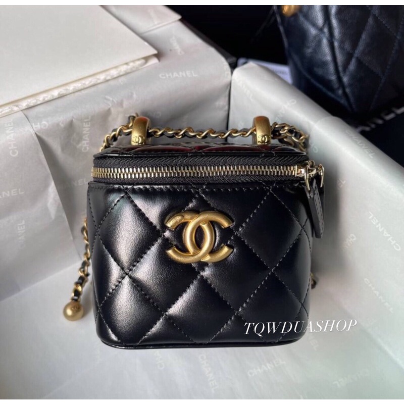 CHANEL MINI VANITY WITH Adjustable chain in lamb ss21