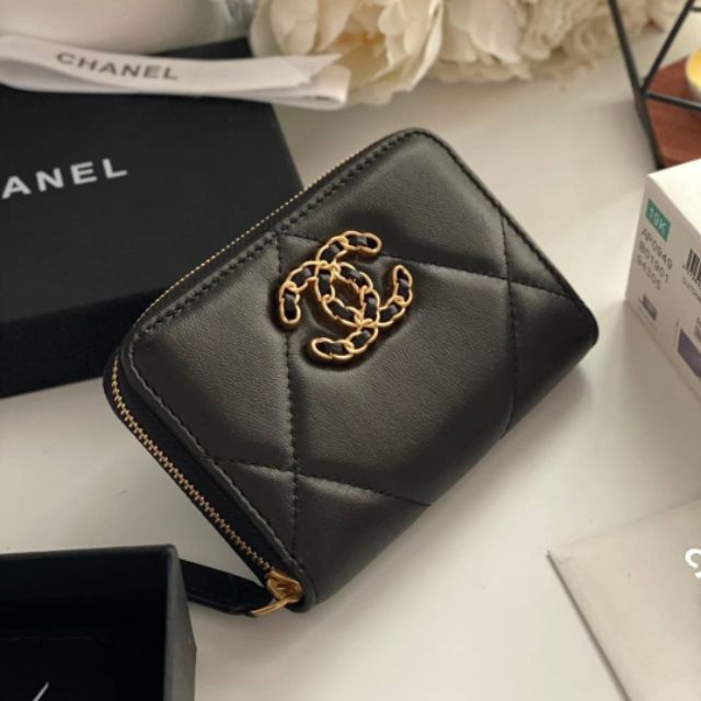 กระเป๋าสตางค์ Chanel​