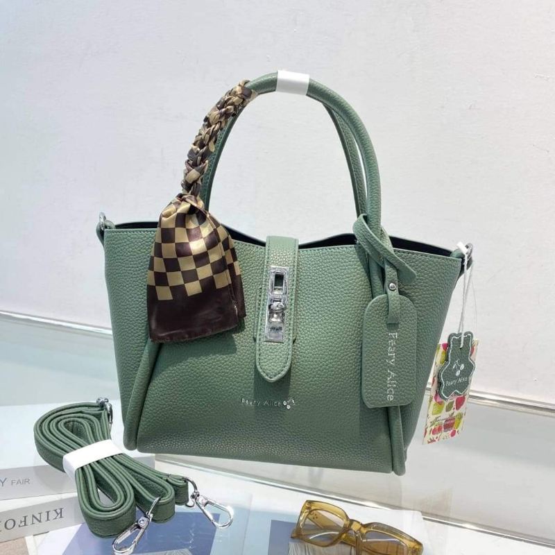 กระเป๋าถือ สะพายข้าง peary alice สีเขียว