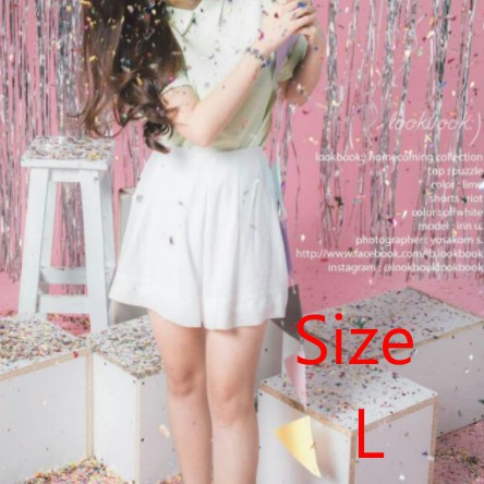 Size L Riot shorts white