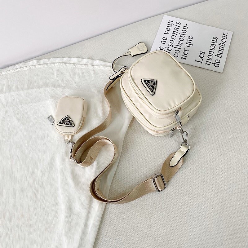 กระเป๋าสะพาย PRADA สีฃาวครีม