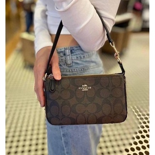 NOLITA 19 IN SIGNATURE CANVAS (COACH C3308) มินิ พอช ใส่มือถือได้ทุกรุ่น ซื้อสายยาวมาสะพายครอสบอดี้ได้ สวยน่ารักมากค่ะ