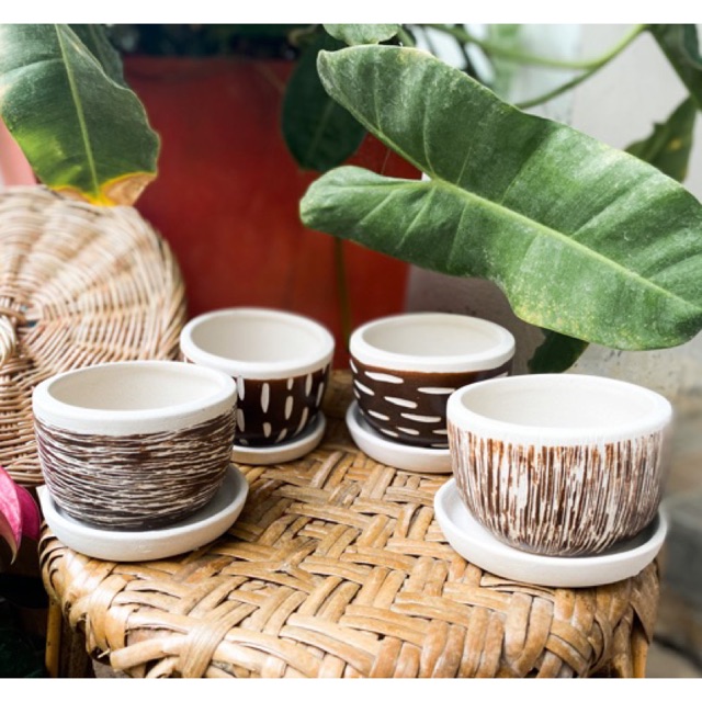 กระถางเซรามิกลายทำมือ กว้าง3.5นิ้ว สูง2.5นิ้ว พร้อมส่ง🌈🌵